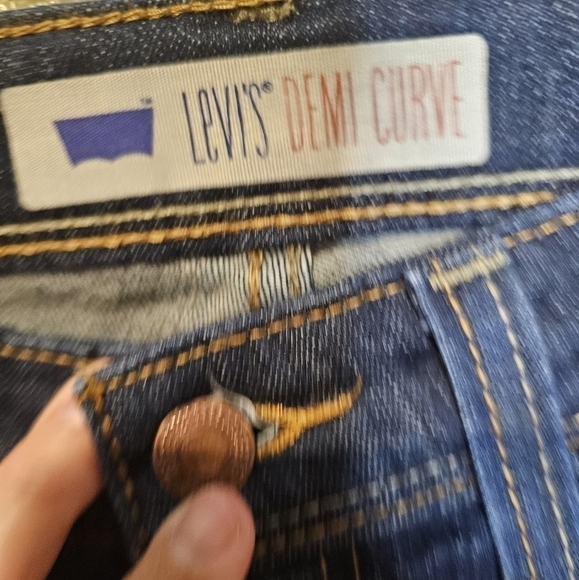 Levis demi curve low rise flare dark wash jeans size 7 - Picture 3 of 3